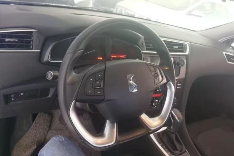 Used DS 5LS 2015 1.6T Style Edition THP160 Interior 1
