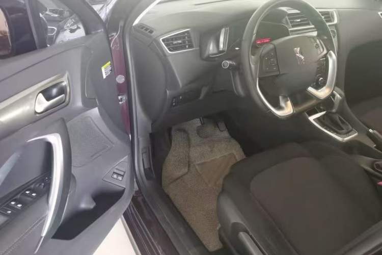 Used DS 5LS 2015 1.6T Style Edition THP160 Interior 3