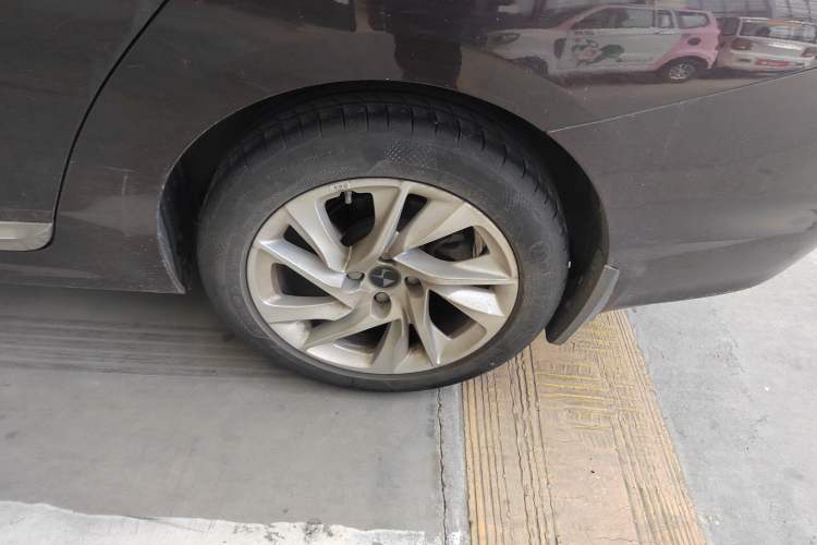 Used DS 5LS 2015 1.6T Comfort Edition THP160 Left Rear Wheel Hub