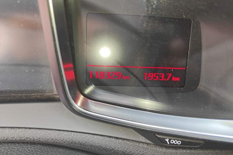 Used DS 5LS 2015 1.6T Comfort Edition THP160 Odometer Close Up
