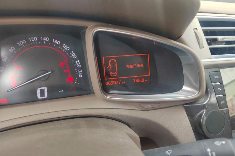 Used DS 5LS 2015 1.6T Comfort Edition THP160 Odometer Close Up