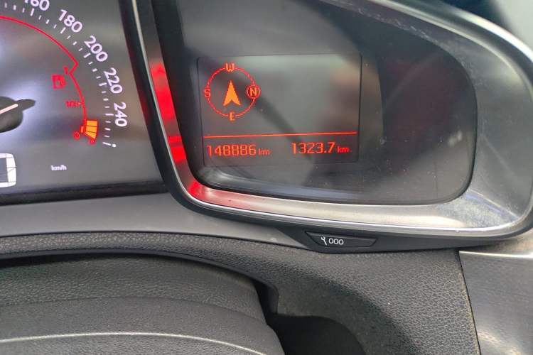 Used DS 5LS 2015 1.6T Elegant Edition THP160 Odometer Close Up