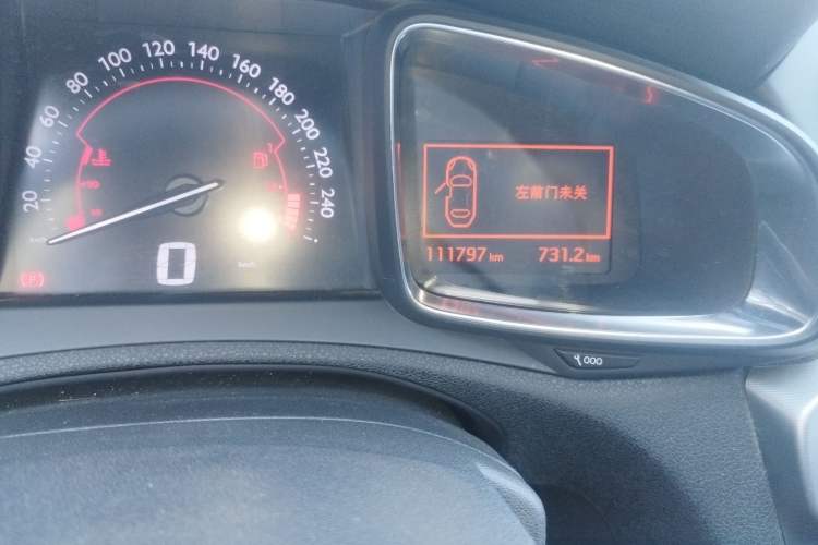 Used DS 5LS 2015 1.6T Luxury Edition THP160 Odometer Close Up