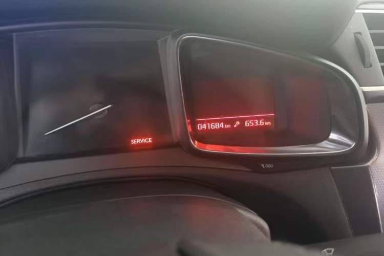 Used DS 5LS 2015 1.6T Style Edition THP160 Odometer Close Up