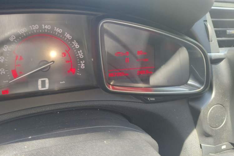 Used DS 5LS 2015 1.6T Comfort Edition THP160 Odometer Close Up