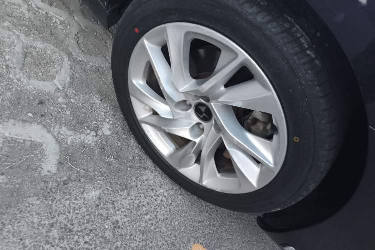 Used DS 5LS 2015 1.6T Comfort Edition THP160 Right Front Wheel Hub