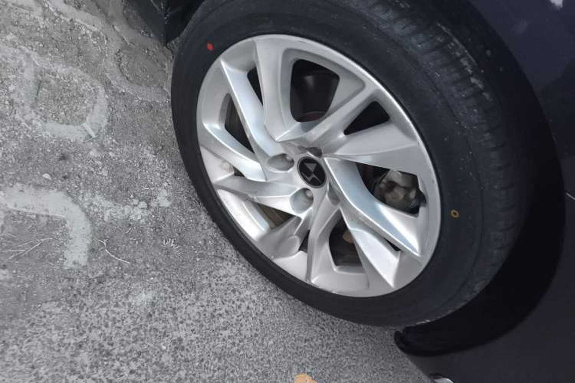 Used DS 5LS 2015 1.6T Comfort Edition THP160 Right Front Wheel Hub