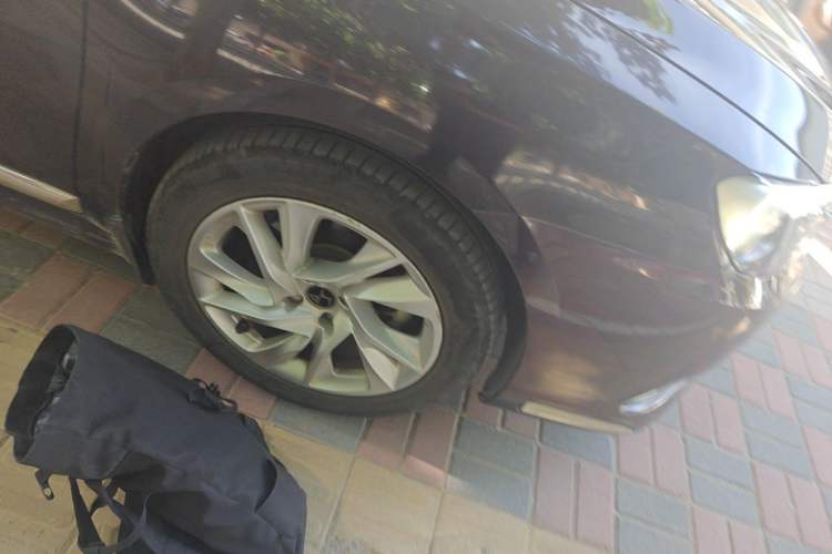 Used DS 5LS 2015 1.6T Comfort Edition THP160 Right Front Wheel Hub