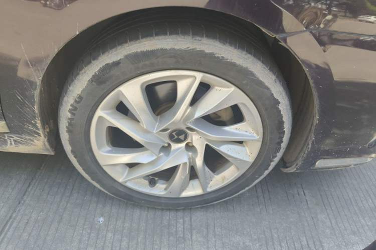 Used DS 5LS 2015 1.6T Comfort Edition THP160 Right Front Wheel Hub