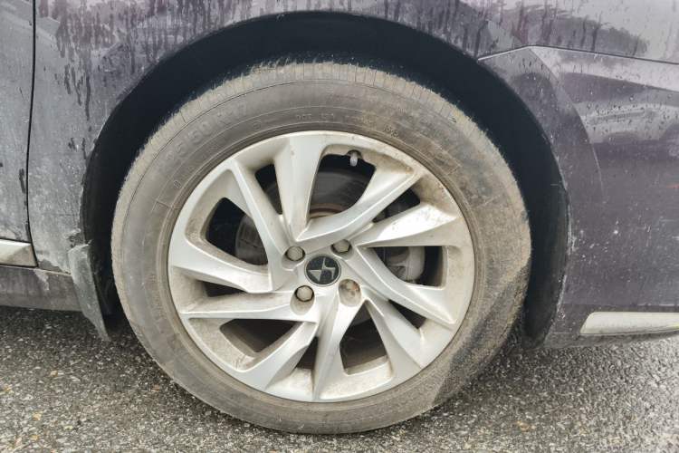 Used DS 5LS 2015 1.6T Comfort Edition THP160 Right Front Wheel Hub
