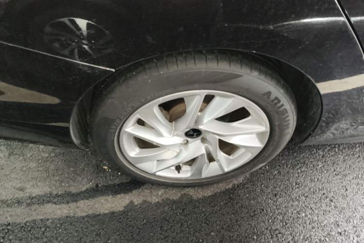 Used DS 5LS 2015 1.6T Comfort Edition THP160 Right Rear Wheel Hub