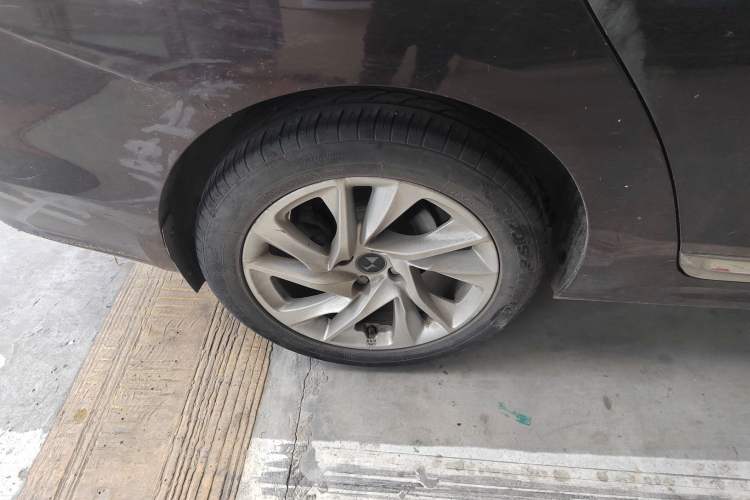 Used DS 5LS 2015 1.6T Comfort Edition THP160 Right Rear Wheel Hub