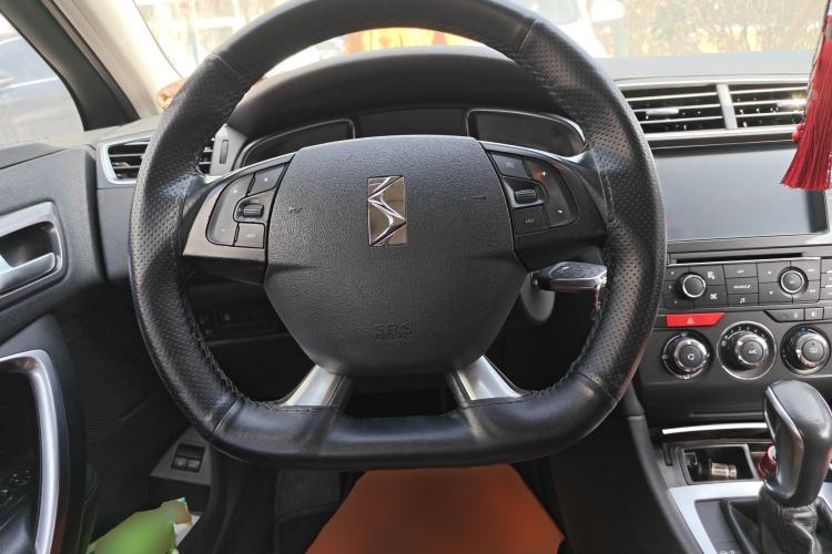 Used DS 5LS 2015 1.6T Comfort Edition THP160 Steering Wheel