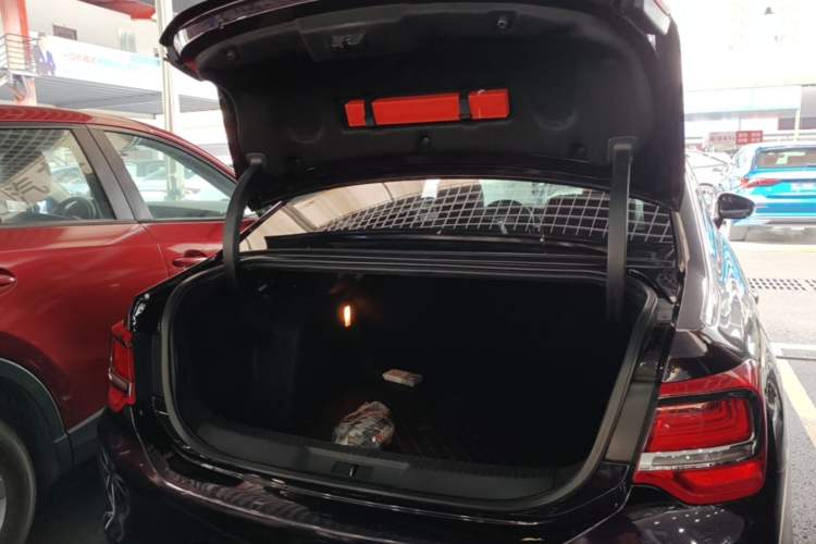 Used DS 5LS 2015 1.6T Comfort Edition THP160 Trunk