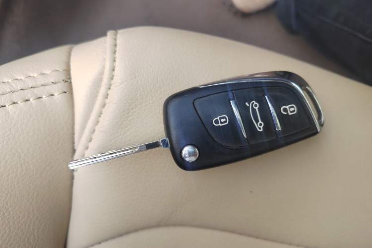 Used DS 5LS 2015 1.6T Comfort Edition THP160 Vehicle Key