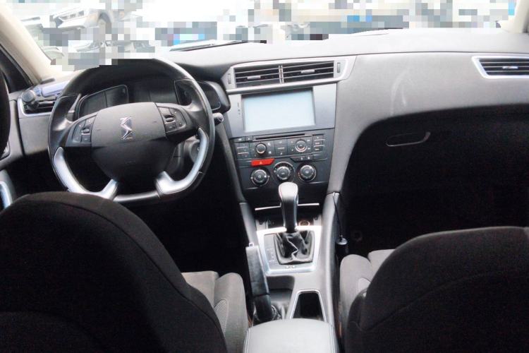 Used DS 5LS 2015 1.6T Comfort Edition THP160 Center Console