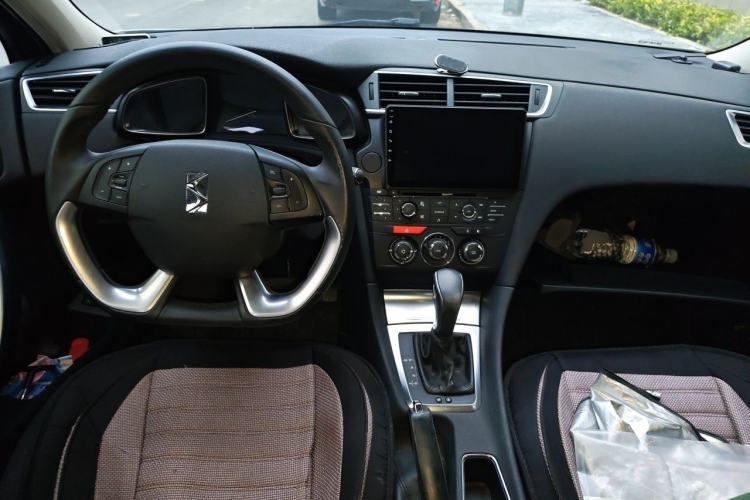 Used DS 5LS 2015 1.6T Comfort Edition THP160 Center Console