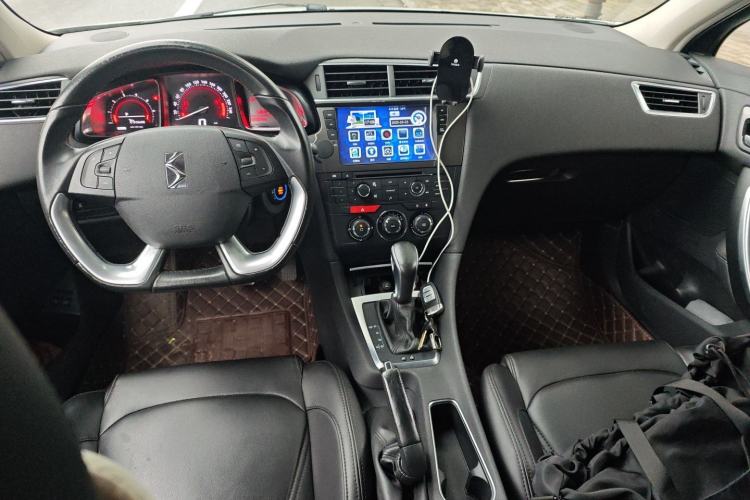 Used DS 5LS 2015 1.6T Comfort Edition THP160 Center Console