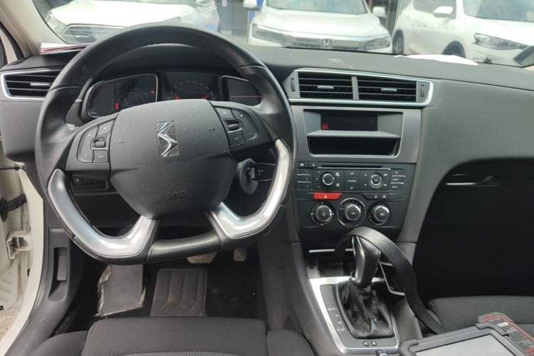 Used DS 5LS 2015 1.6T Comfort Edition THP160 Center Console