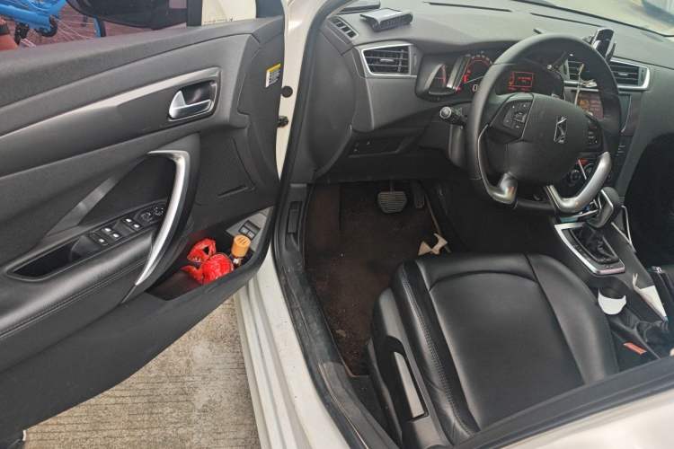 Used DS 5LS 2015 1.6T Style Edition THP160 Driver Seat