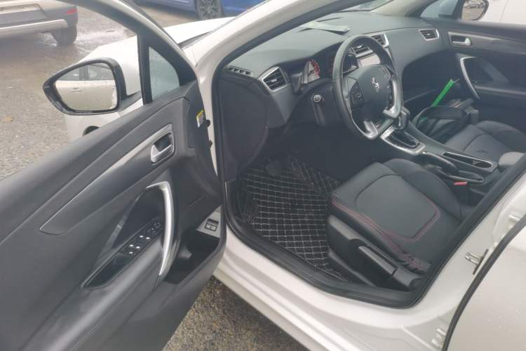 Used DS 5LS 2015 1.6T Style Edition THP160 Driver Seat