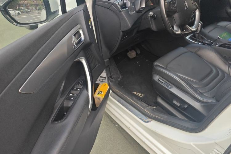 Used DS 5LS 2015 1.6T Luxury Edition THP160 Driver Seat