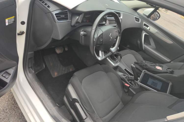 Used DS 5LS 2015 1.6T Comfort Edition THP160 Driver Seat