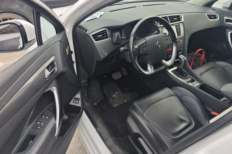 Used DS 5LS 2015 1.6T Elegant Edition THP160 Driver Seat