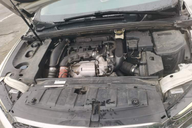 Used DS 5LS 2015 1.6T Style Edition THP160 Engine Bay