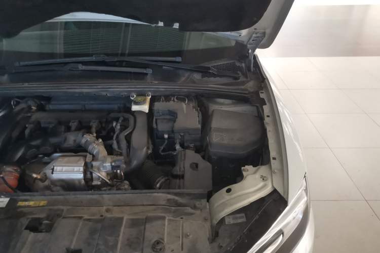 Used DS 5LS 2015 1.6T Style Edition THP160 Engine Bay Left