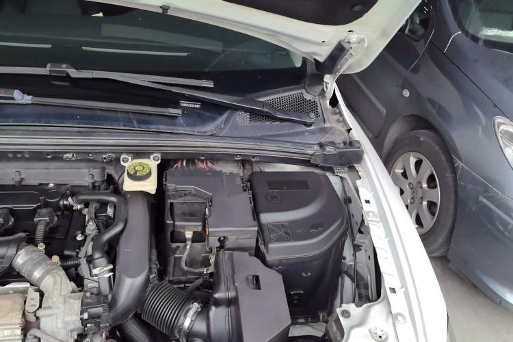 Used DS 5LS 2015 1.6T Comfort Edition THP160 Engine Bay Left