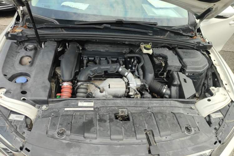 Used DS 5LS 2015 1.6T Comfort Edition THP160 Engine Bay
