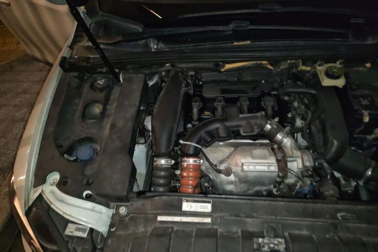 Used DS 5LS 2015 1.6T Comfort Edition THP160 Engine Bay Right