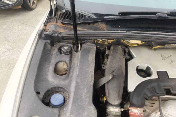Used DS 5LS 2015 1.6T Comfort Edition THP160 Engine Bay Right