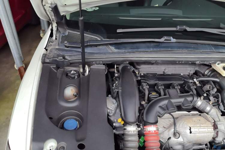 Used DS 5LS 2015 1.6T Comfort Edition THP160 Engine Bay Right