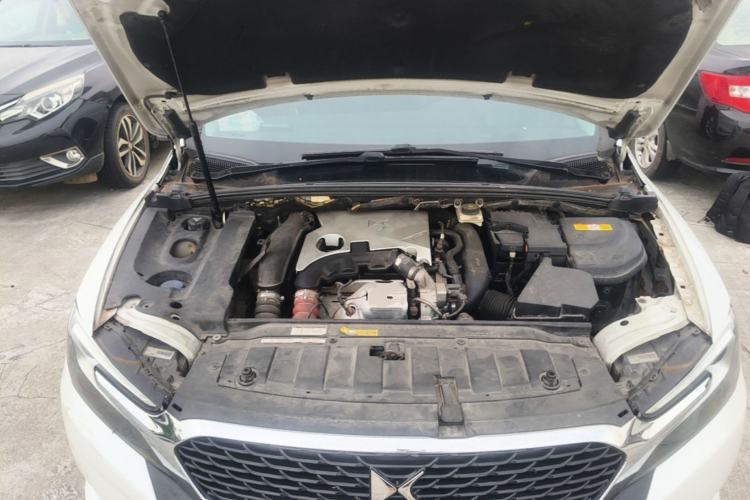 Used DS 5LS 2015 1.6T Comfort Edition THP160 Engine Bay