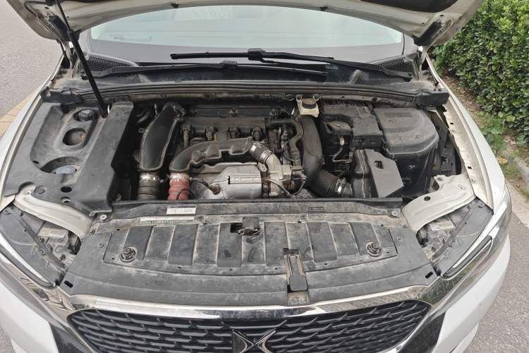 Used DS 5LS 2015 1.6T Comfort Edition THP160 Engine Bay