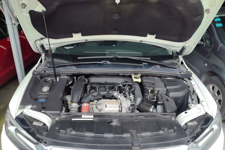 Used DS 5LS 2015 1.6T Comfort Edition THP160 Engine Bay