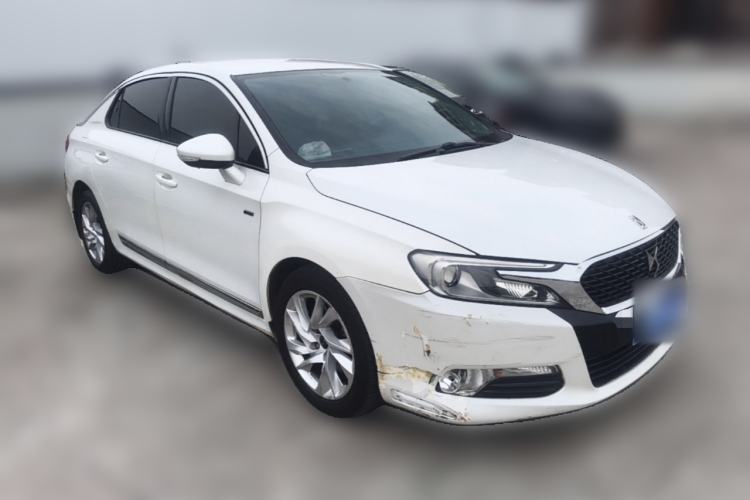 Used DS 5LS 2015 1.6T Comfort Edition THP160 Front Right 45 Deg