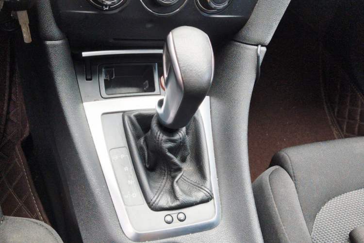 Used DS 5LS 2015 1.6T Comfort Edition THP160 Gear Lever