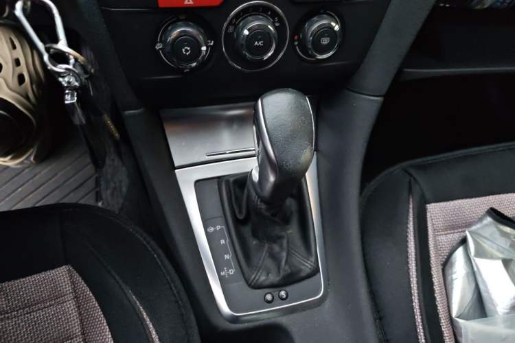 Used DS 5LS 2015 1.6T Comfort Edition THP160 Gear Lever