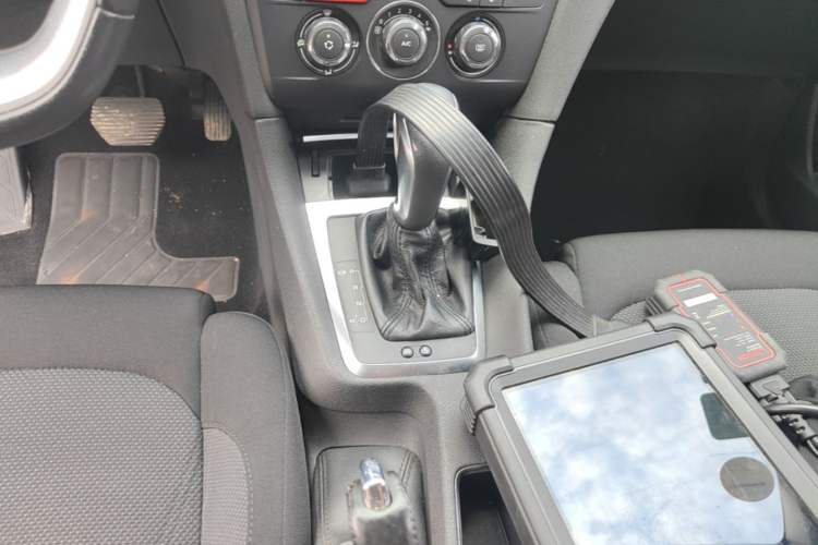 Used DS 5LS 2015 1.6T Comfort Edition THP160 Gear Lever