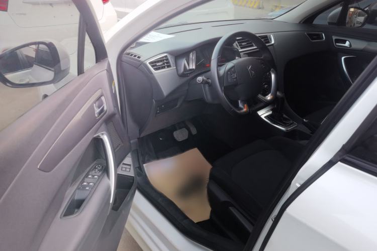 Used DS 5LS 2015 1.6T Comfort Edition THP160 Interior 2