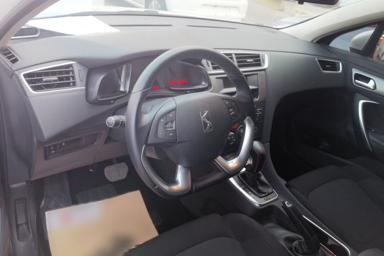 Used DS 5LS 2015 1.6T Comfort Edition THP160 Interior 3