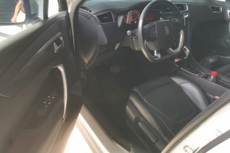 Used DS 5LS 2015 1.6T Elegant Edition THP160 Interior 3