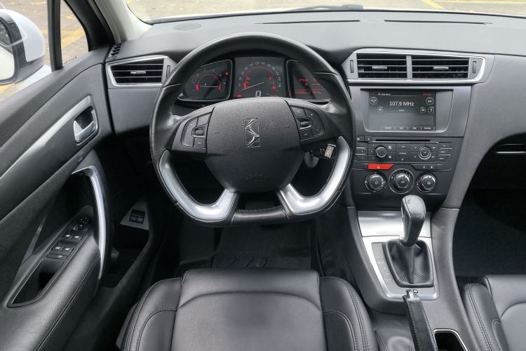 Used DS 5LS 2015 1.6T Style Edition THP160 Interior 4