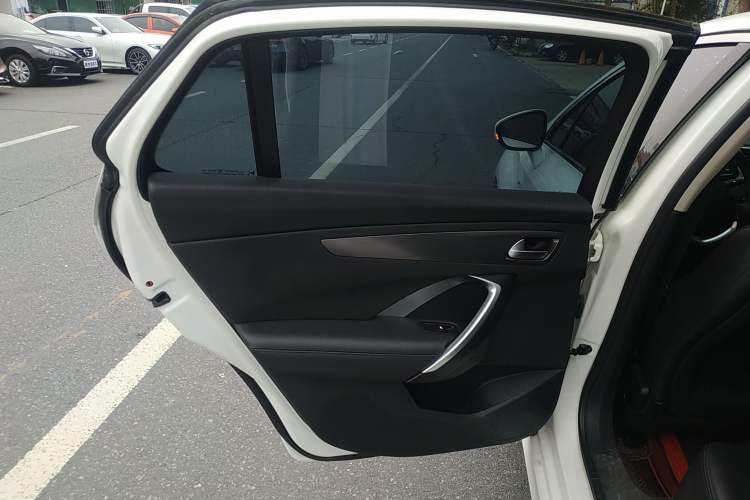 Used DS 5LS 2015 1.6T Comfort Edition THP160 Interior 8