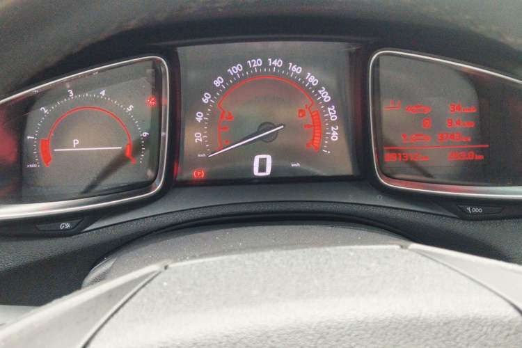 Used DS 5LS 2015 1.6T Comfort Edition THP160 Odometer Close Up