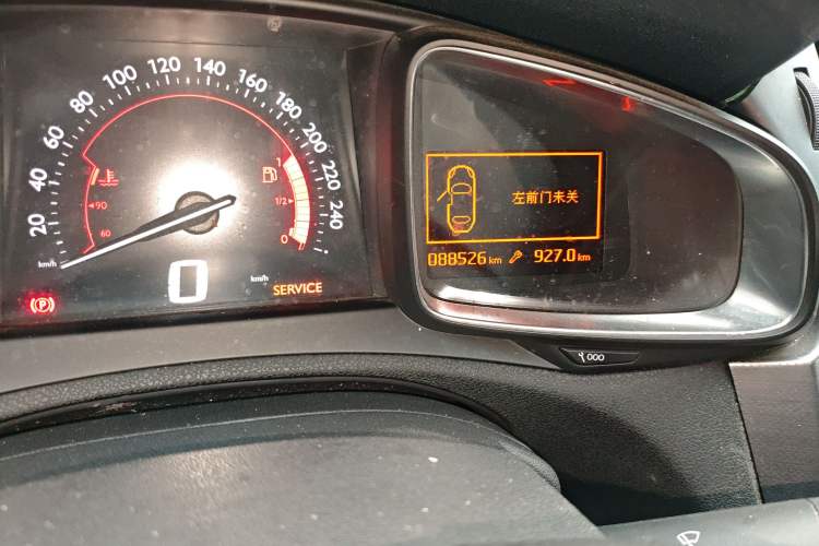 Used DS 5LS 2015 1.6T Elegant Edition THP160 Odometer Close Up