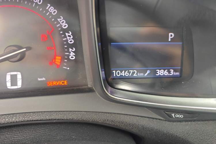 Used DS 5LS 2015 1.6T Luxury Edition THP160 Odometer Close Up